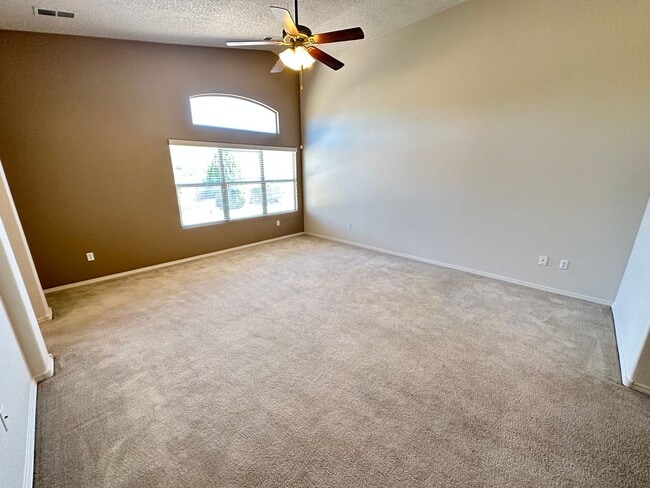 Building Photo - Large 3 bed / 2 Bath | Desirable Cabezon H...