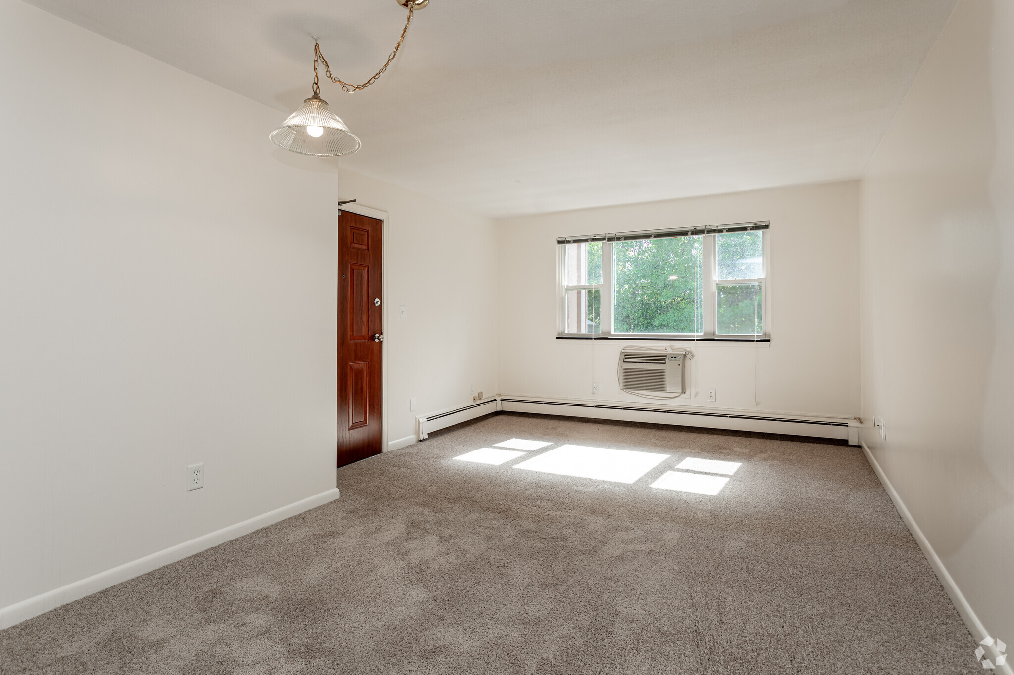 1BR, 1BA - 529 SF - Towne Estates