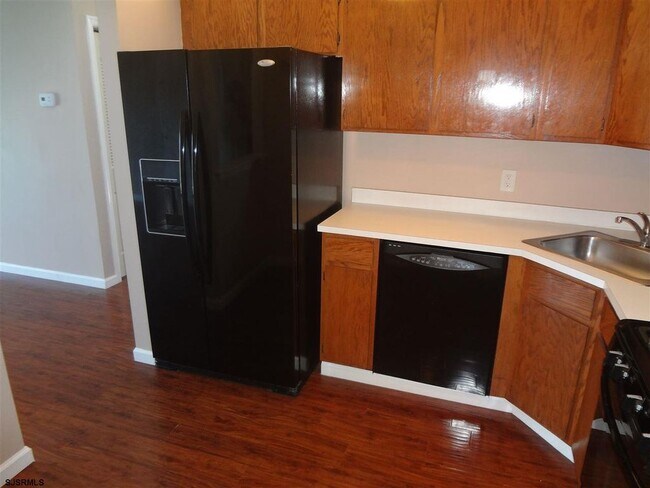 Building Photo - 20 Iroquois Dr