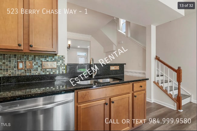 Building Photo - 523 Berry Chase Way