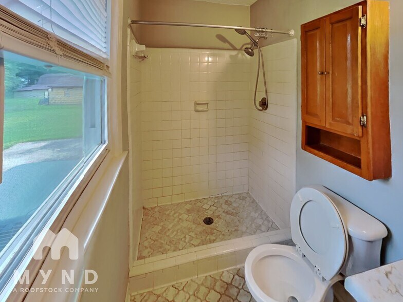 Building Photo - 2286 Briarwood Cir SW