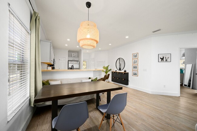 Building Photo - Optimal Location in Northwest Gainesville: South Point Neighborhood Living