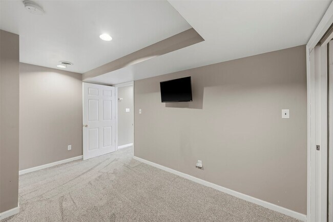 Building Photo - 5012 Joshua Dr