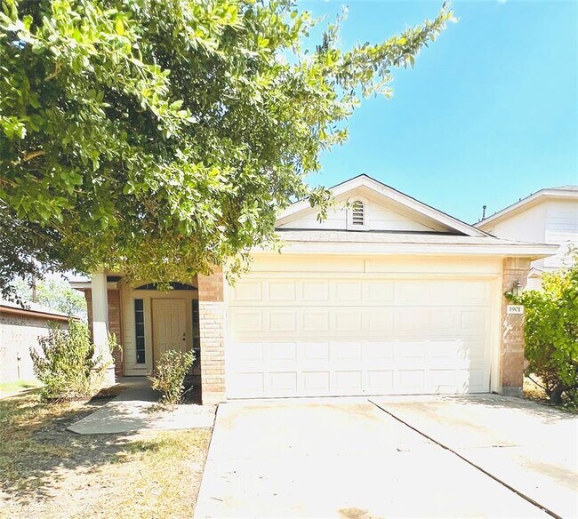 Building Photo - 1901 Golden Sunrise Ln