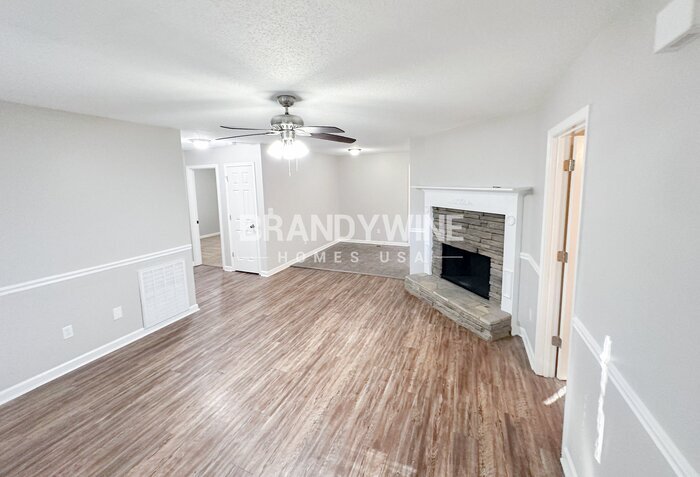 Building Photo - 201 Brooke Dr