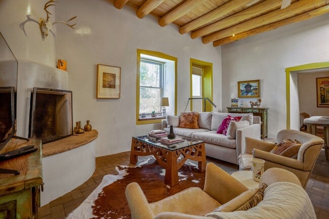 Building Photo - 573 W San Francisco St