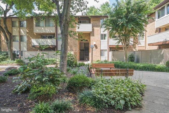 Building Photo - 19443 Brassie Pl