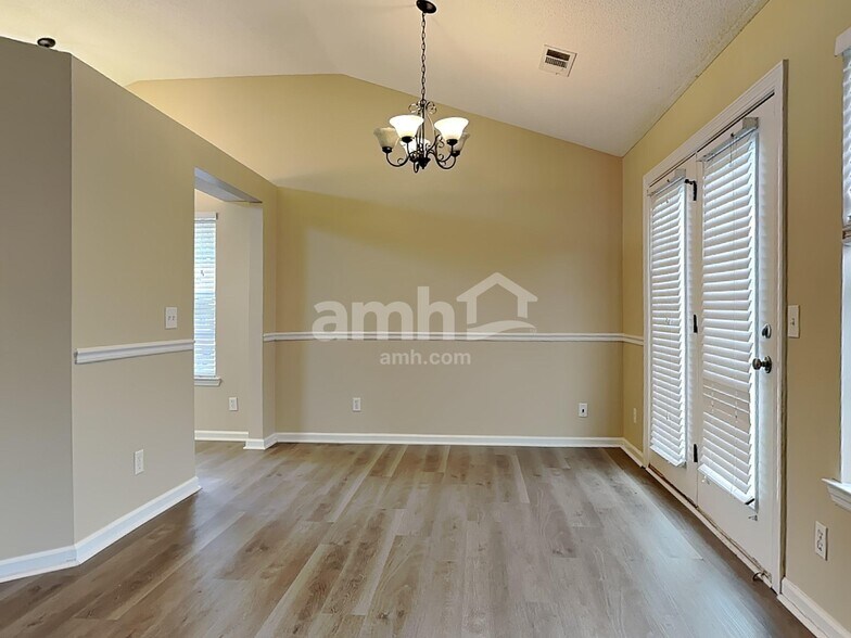 Building Photo - 16 Mallorys Way