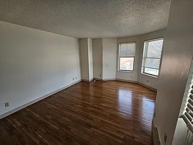 Building Photo - 608 King St