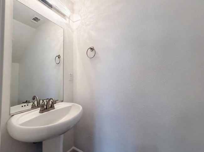 Building Photo - 251 Sugnet Way