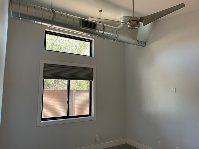 Building Photo - 1220 S Roosevelt St