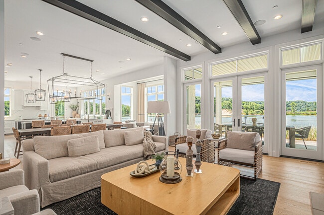 Building Photo - 6736 Saugatuck Bch Rd