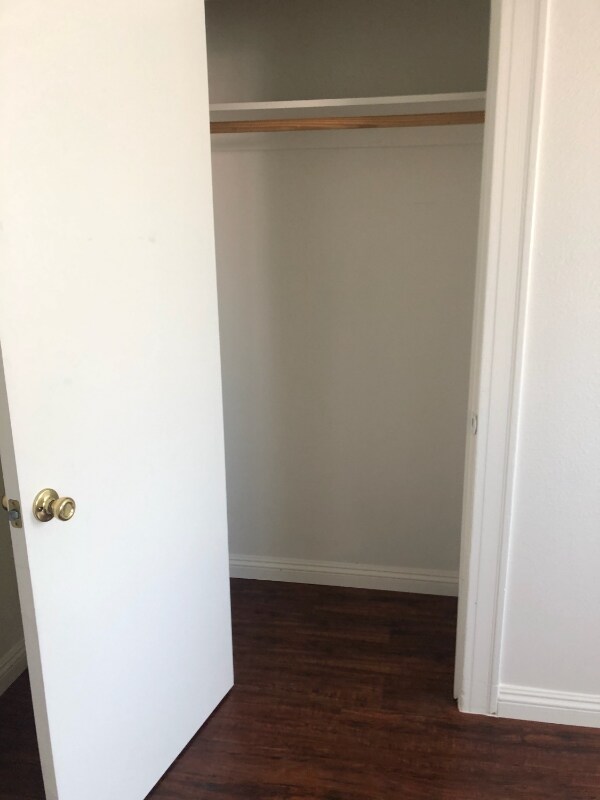 Building Photo - 1831 11th Pl