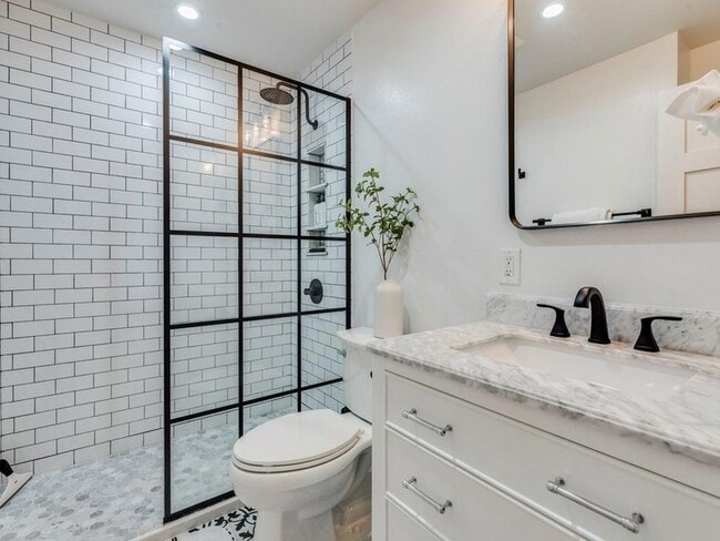 Building Photo - 500 E Riverside Dr