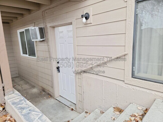 Building Photo - 1102 S Olympia Pl