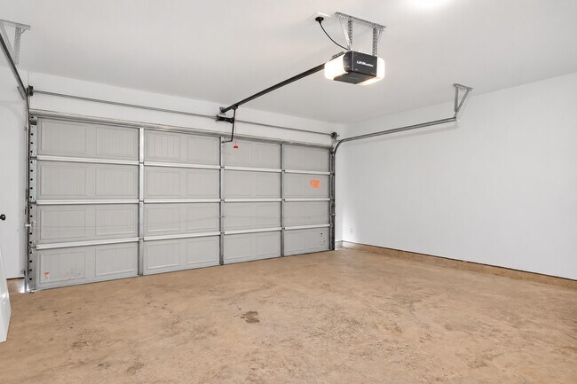 Building Photo - 16722 Spotted Oak Dr