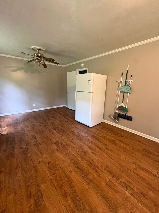 Building Photo - For Rent – Charming 4BR Home in Ardmore Area!