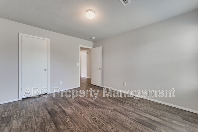 Building Photo - 242 N Marietta Wy