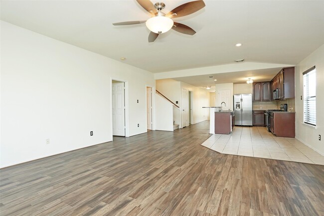 Building Photo - 1939 Wooded Acres Dr