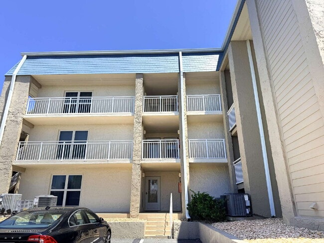Building Photo - Furnished Tradewinds Condo!