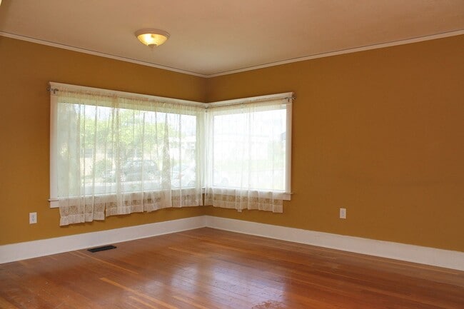 Building Photo - 5002 SE 97th Ave