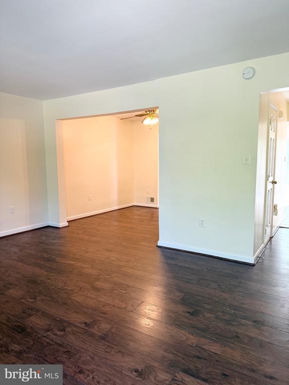 Building Photo - 8809 Francisco Ct