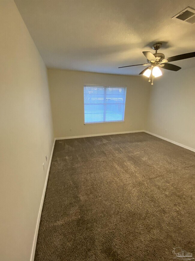 Building Photo - 4003 Lochmoor Dr