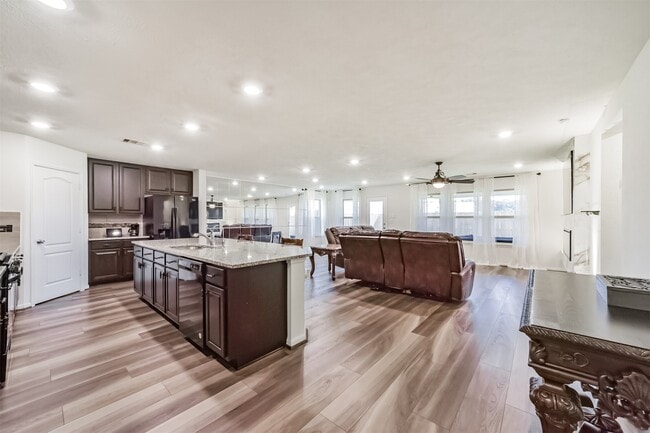 Building Photo - 25546 Kensington Lk Dr