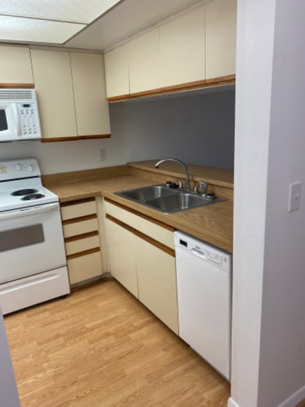 Building Photo - 3073 Sir Hamilton Cir