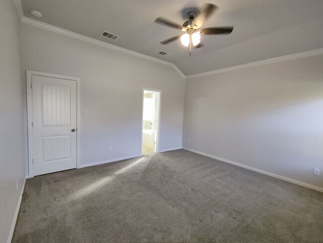 Building Photo - Gorgeous two story house (4BD/3BA) with a ...