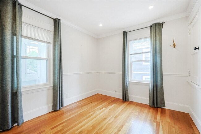 Building Photo - 22-24 Ellison Avenue Unit 24