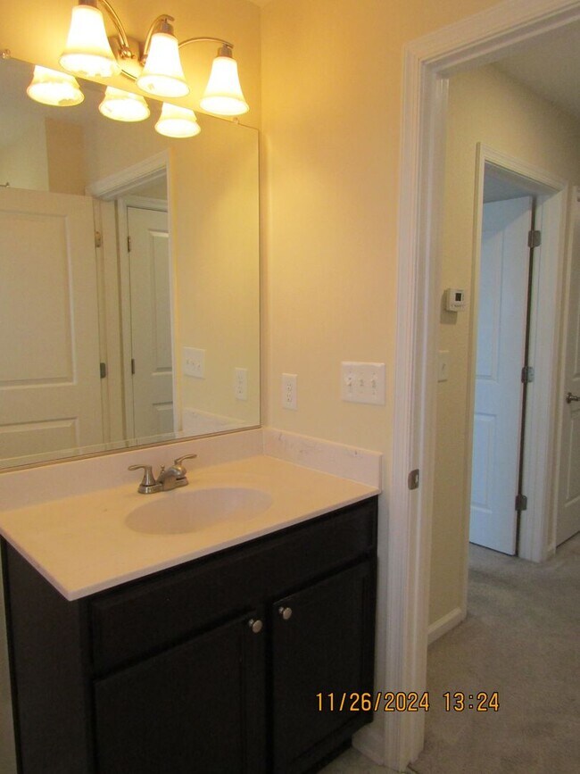 Building Photo - Hickory Manor