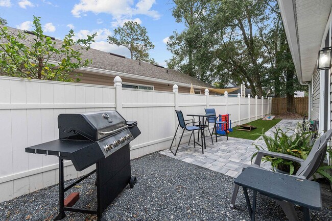 Building Photo - 20 Pearl St