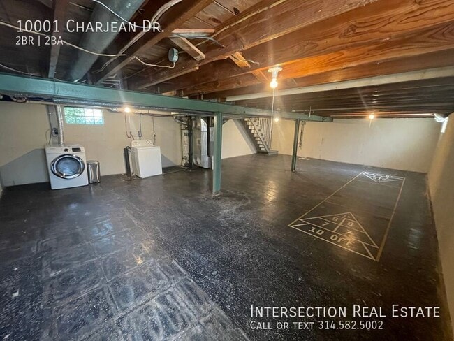 Building Photo - 10001 Charjean Dr