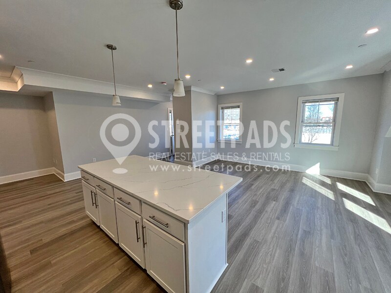 Building Photo - 80 North Beacon St