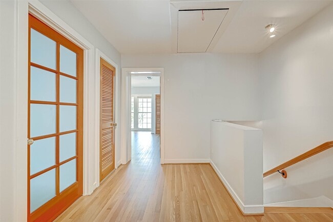 Building Photo - 2346 Dunstan Rd