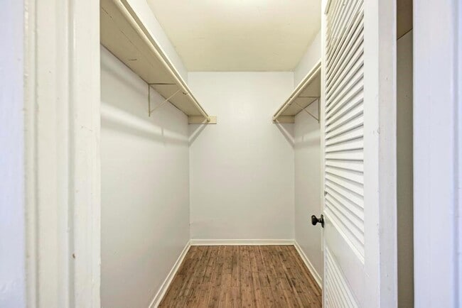 Building Photo - 1000 W 26th St