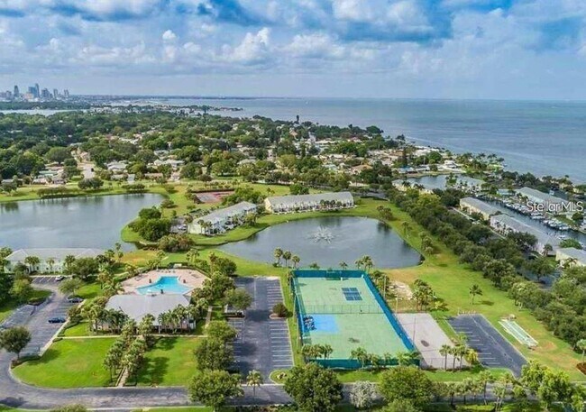 Building Photo - 3873 Pompano Dr SE