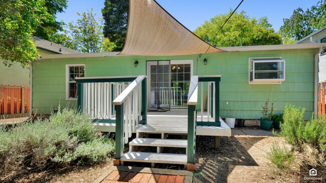 Building Photo - 518 Yuba St