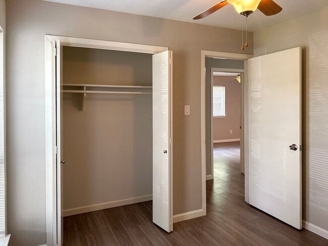 Building Photo - 3 Bedroom / 2 Bath / 2 Car Garage