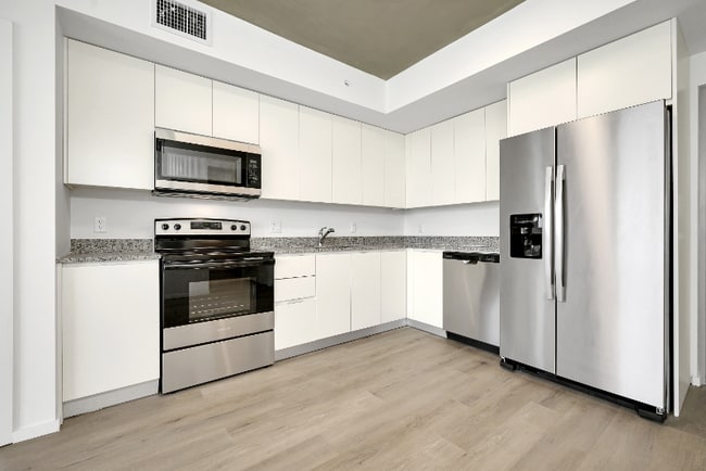 Building Photo - 475 NE 126th St