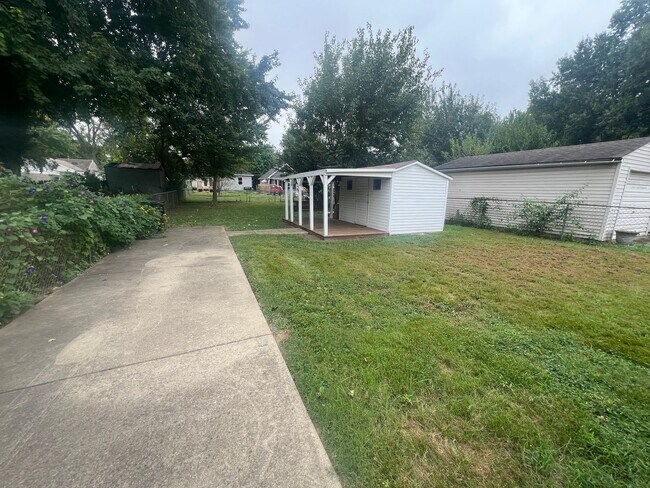 Building Photo - 1104 Hathaway Ave