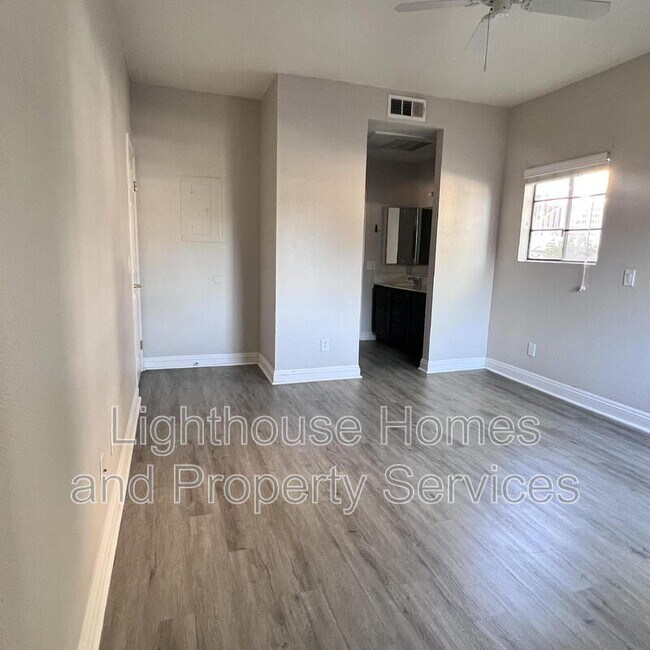 Building Photo - 5122 S Jones Blvd