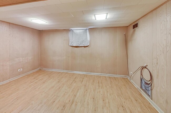 Building Photo - 6210 N Harding Ave