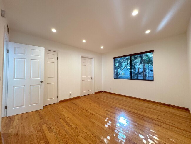 Building Photo - Modern 2-Bed, 2-Bath Residence in Prime West Hollywood