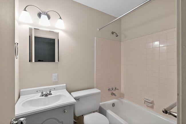 Building Photo - Charming End-Unit Townhome in Sought-After...