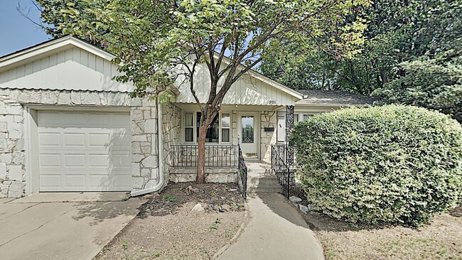 Building Photo - 3 Bedroom 1 Bath Home With 1 Car Garage In...