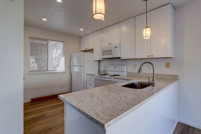 Primary Photo - Fully Remodeled 3 Bed/2.5 Bath Northglenn ...
