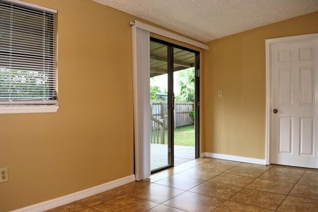 Building Photo - 882 Prim Dr