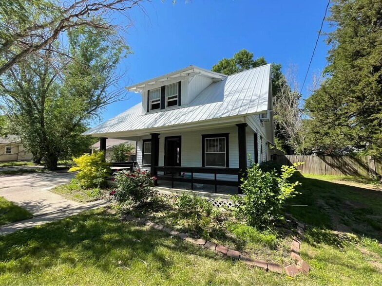 Primary Photo - 518 W Cave Springs Ave